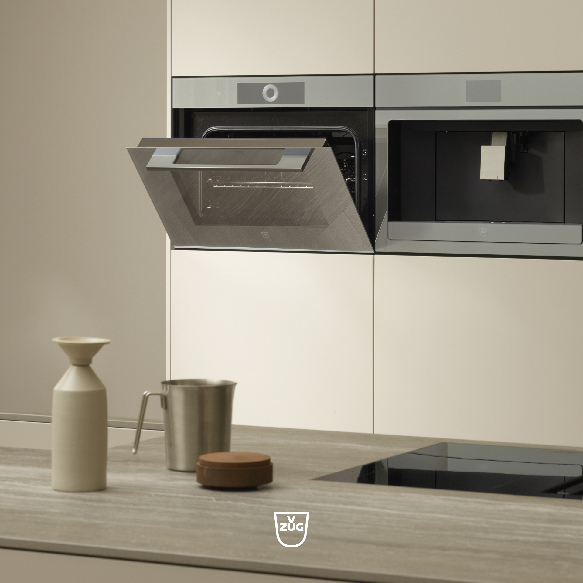 V-ZUG Backofen und Kaffeemaschine eingebaut